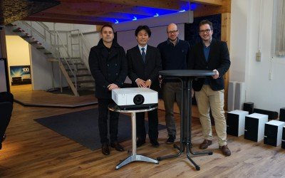 Sony zu Besuch bei der Medientechnik Witting, im Gepäck der SONY Beamer FHZ60